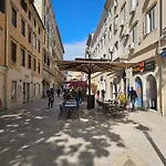Centre דירה