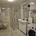 Apartment Centre *
