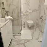 Apartment Centre *