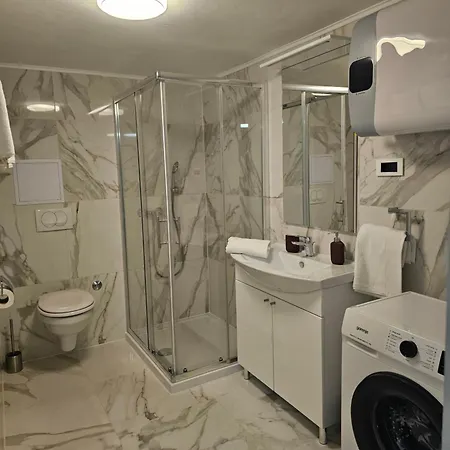 Apartment Centre *